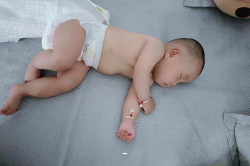 中国香港宝宝夏天要穿袜子吗